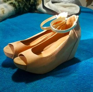 Razzmatazz Beige wedges with gold ankle strap